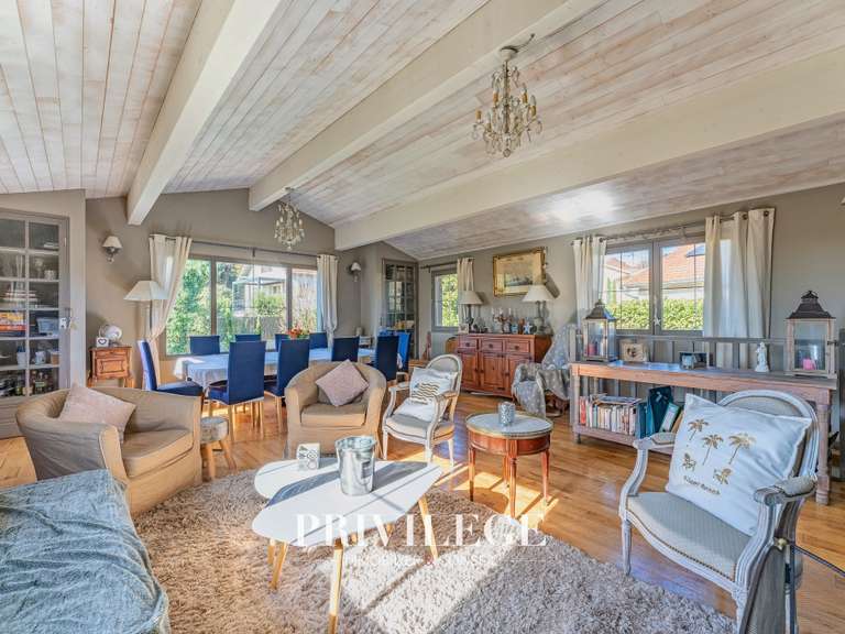 Maison Champagne-au-Mont-d'Or - 8 chambres - 266m²