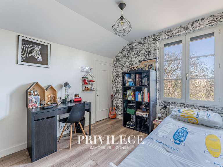 Maison Champagne-au-Mont-d'Or - 8 chambres - 266m²