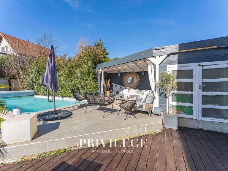Maison Champagne-au-Mont-d'Or - 8 chambres - 266m²