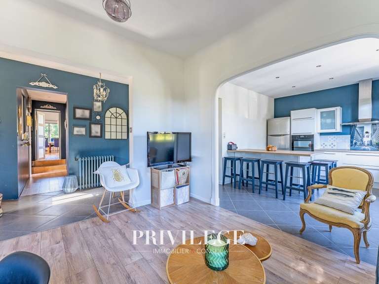 Maison Champagne-au-Mont-d'Or - 8 chambres - 266m²