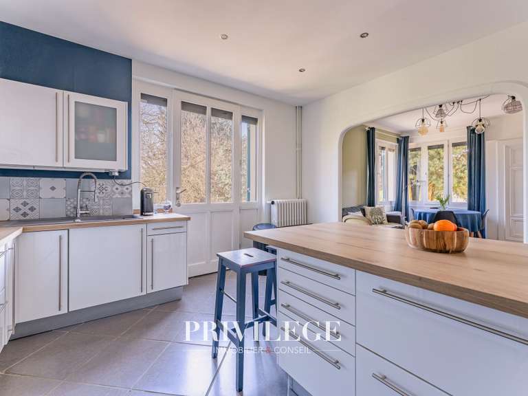 Maison Champagne-au-Mont-d'Or - 8 chambres - 266m²