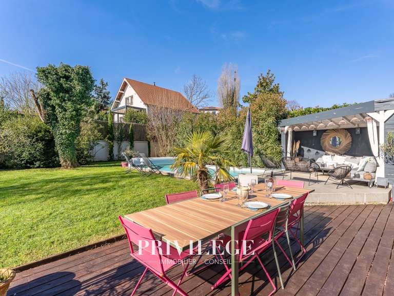 Maison Champagne-au-Mont-d'Or - 8 chambres - 266m²