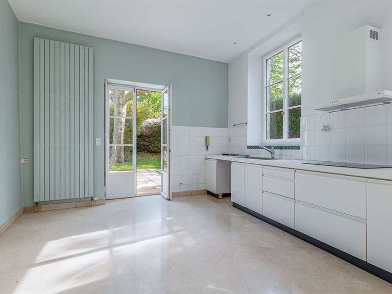 House Champagne-au-Mont-d'Or - 4 bedrooms - 265m²