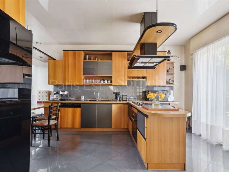 Maison Champigny-sur-Marne - 4 chambres - 409m²