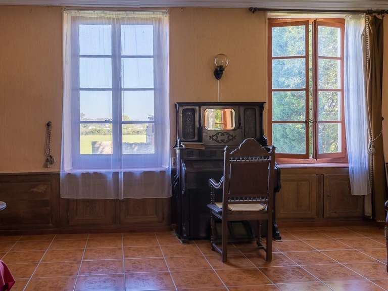 House Champvert - 5 bedrooms - 250m²