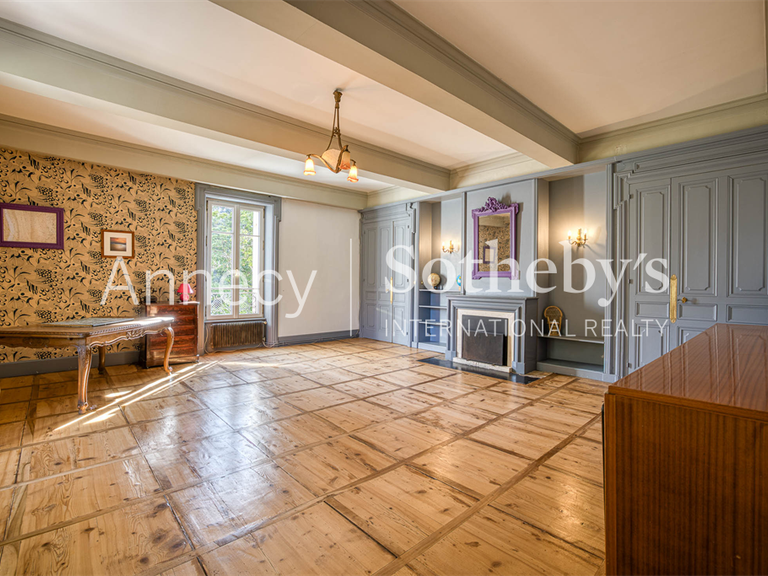 House Chanaz - 10 bedrooms - 467m²