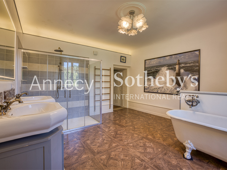 House Chanaz - 10 bedrooms - 467m²