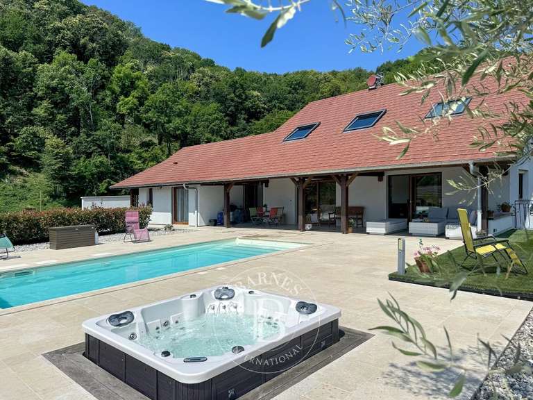 House Chanaz - 5 bedrooms - 289m²