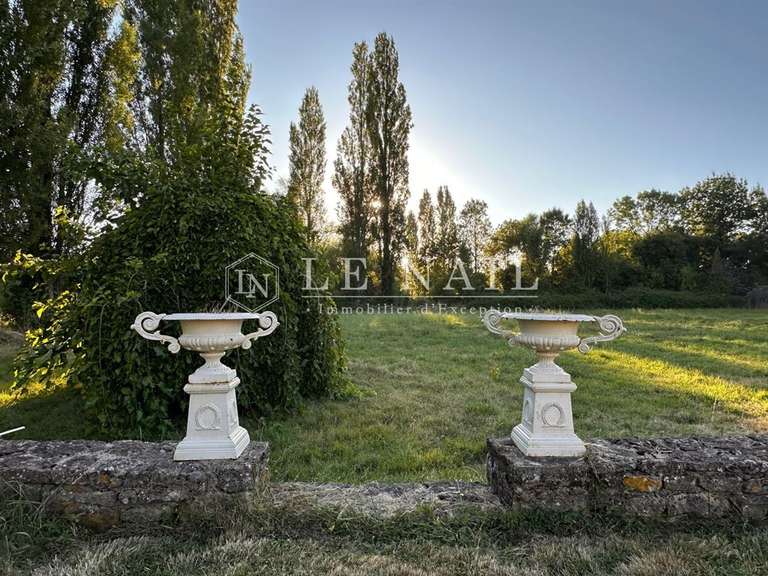 Castle Chantonnay - 11 bedrooms - 840m²