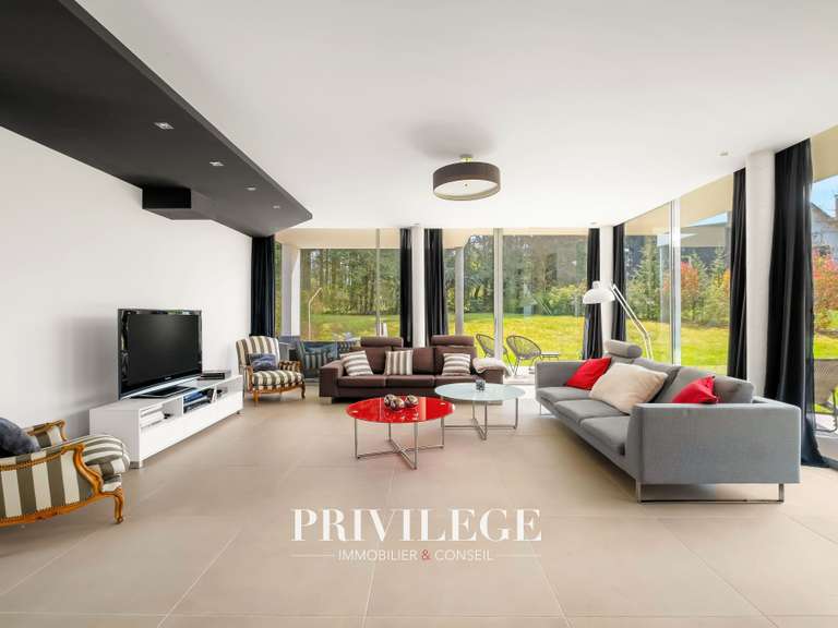 Maison Charbonnières-les-Bains - 5 chambres - 202m²