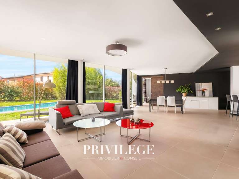 Maison Charbonnières-les-Bains - 5 chambres - 202m²