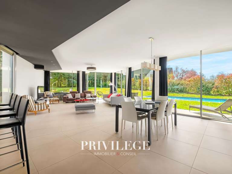 Maison Charbonnières-les-Bains - 5 chambres - 202m²