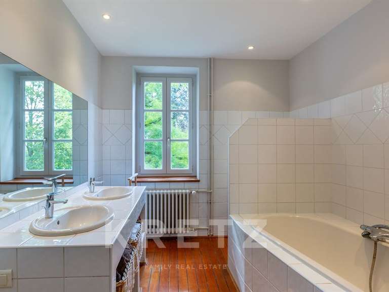 Maison Charbonnières-les-Bains - 7 chambres - 260m²