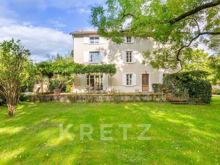 Maison Charbonnières-les-Bains - 7 chambres - 260m²