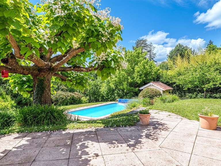 Maison Charbonnières-les-Bains - 5 chambres - 207m²