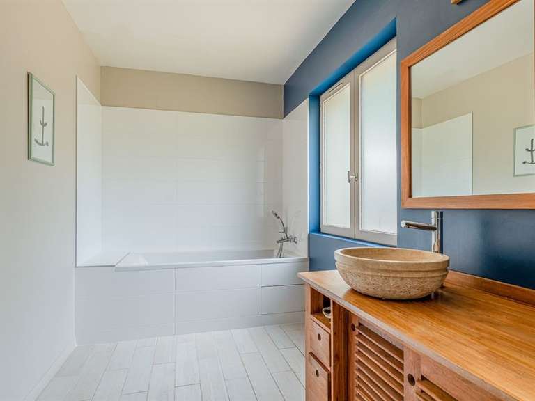 Maison Charbonnières-les-Bains - 5 chambres - 207m²
