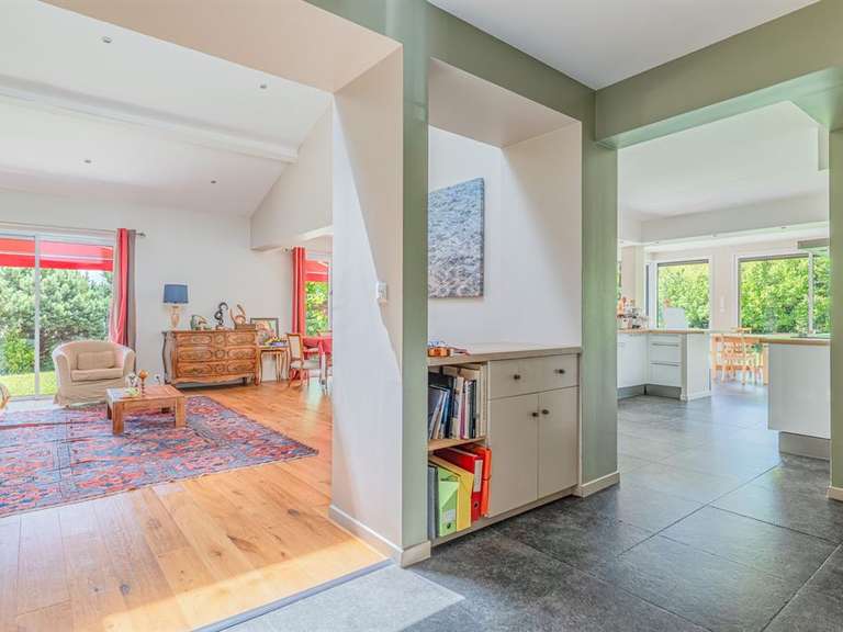 Maison Charbonnières-les-Bains - 5 chambres - 207m²