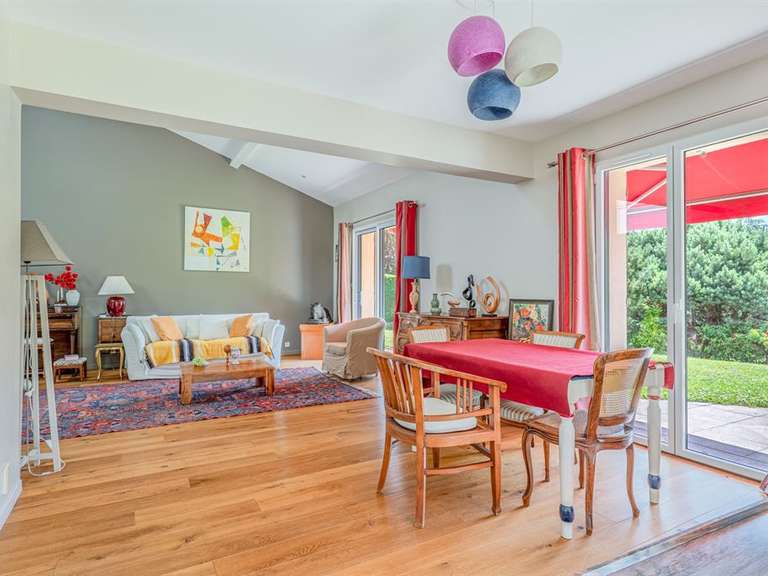 Maison Charbonnières-les-Bains - 5 chambres - 207m²