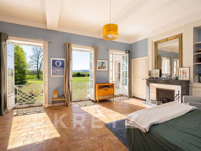 Château Charentay - 10 chambres - 632m²