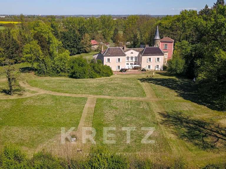 Château Charentay - 10 chambres - 632m²
