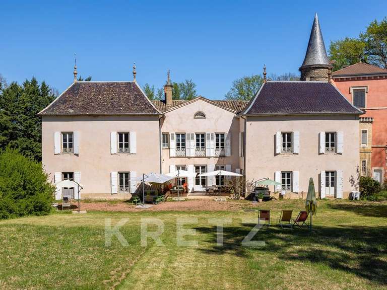 Château Charentay - 10 chambres - 632m²