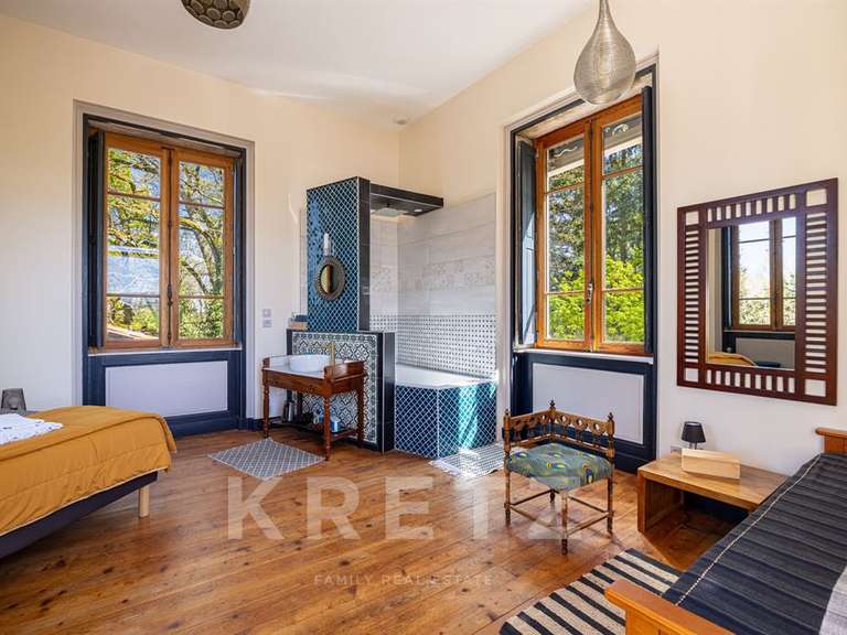 Château Charentay - 10 chambres - 632m²