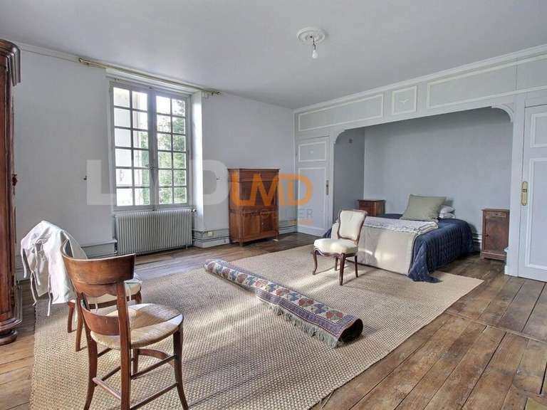 Maison Chasseneuil-du-Poitou - 4 chambres - 261m²