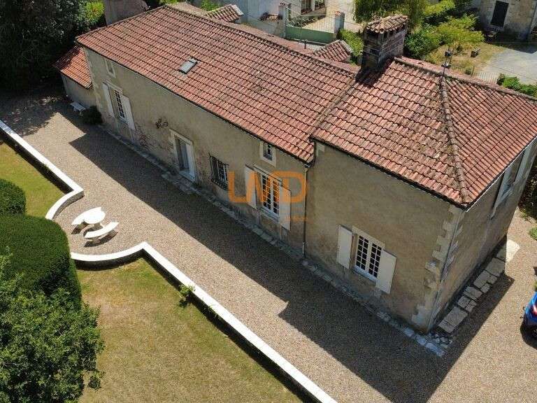 Maison Chasseneuil-du-Poitou - 4 chambres - 261m²