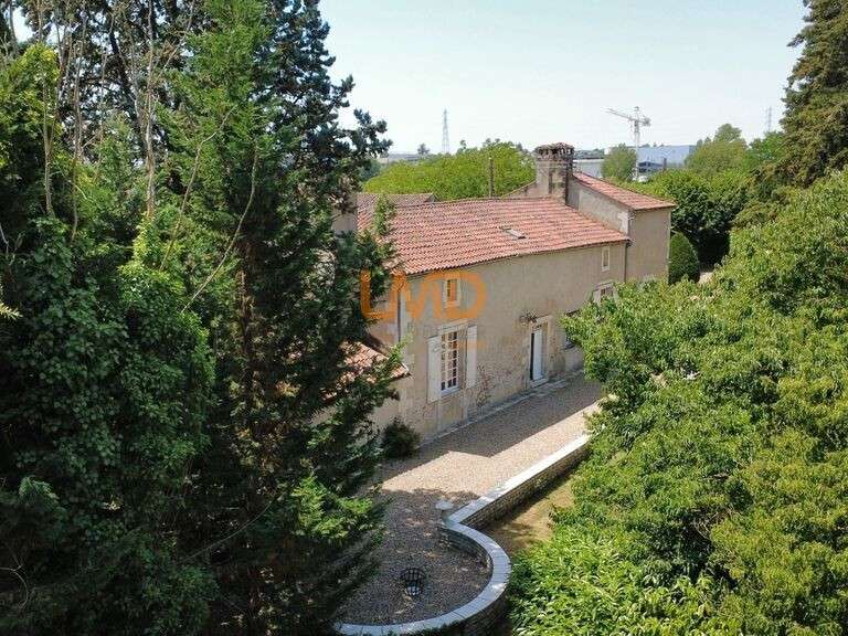 Maison Chasseneuil-du-Poitou - 4 chambres - 261m²