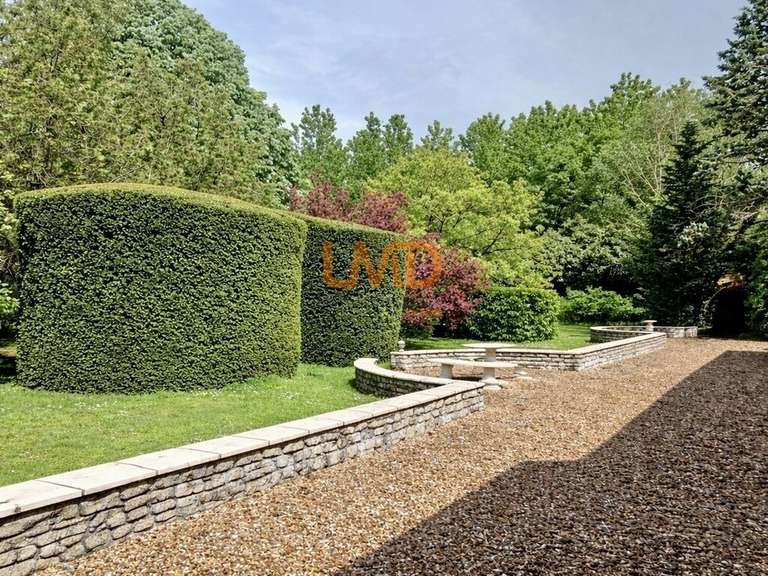 Maison Chasseneuil-du-Poitou - 4 chambres - 261m²