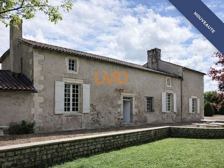 Maison Chasseneuil-du-Poitou - 4 chambres - 261m²