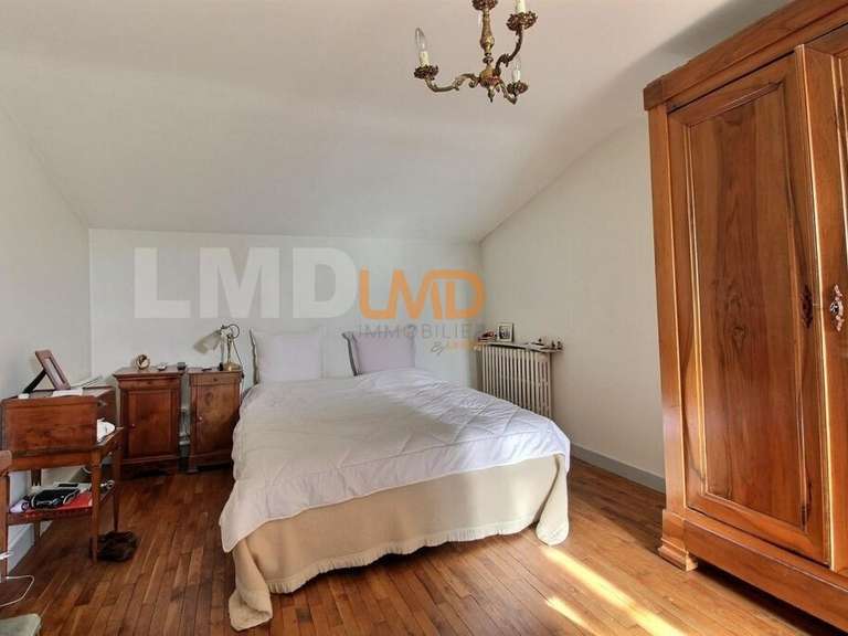 Maison Chasseneuil-du-Poitou - 4 chambres - 261m²