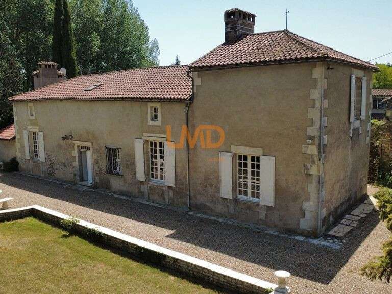 Maison Chasseneuil-du-Poitou - 4 chambres - 261m²