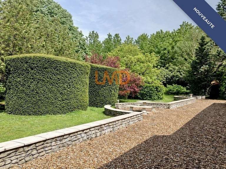 Maison Chasseneuil-du-Poitou - 4 chambres - 261m²