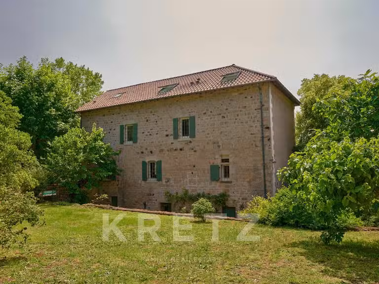 Propriété Chassiers - 7 chambres - 585m²
