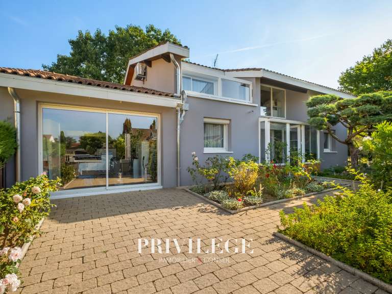 Maison Chassieu - 4 chambres - 144m²