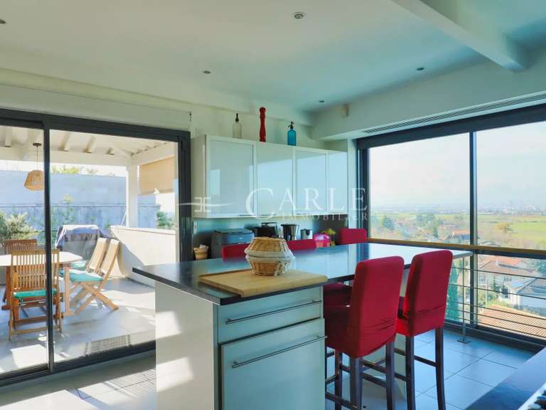 Villa Chassieu - 3 chambres - 332m²