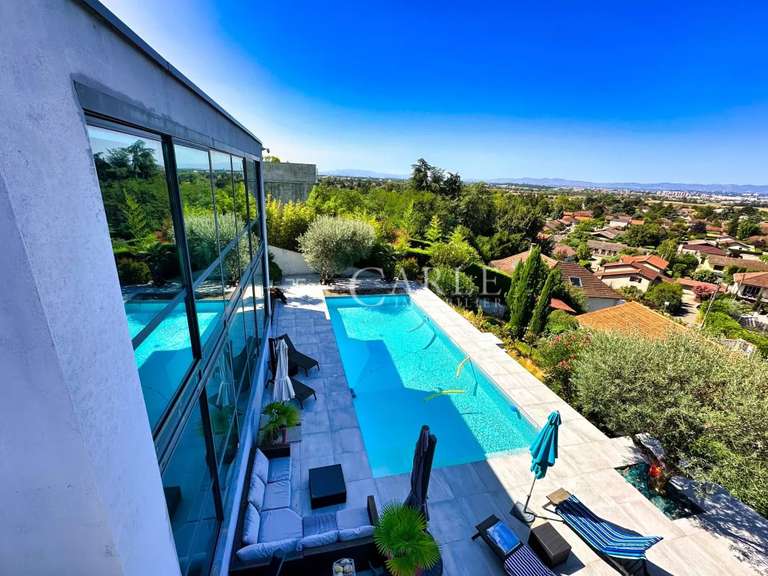 Villa Chassieu - 3 chambres - 332m²