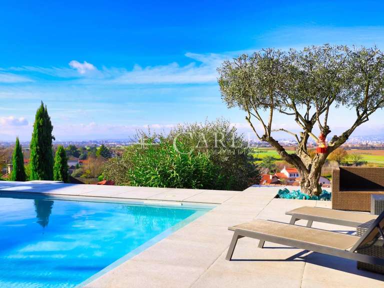 Villa Chassieu - 3 chambres - 332m²