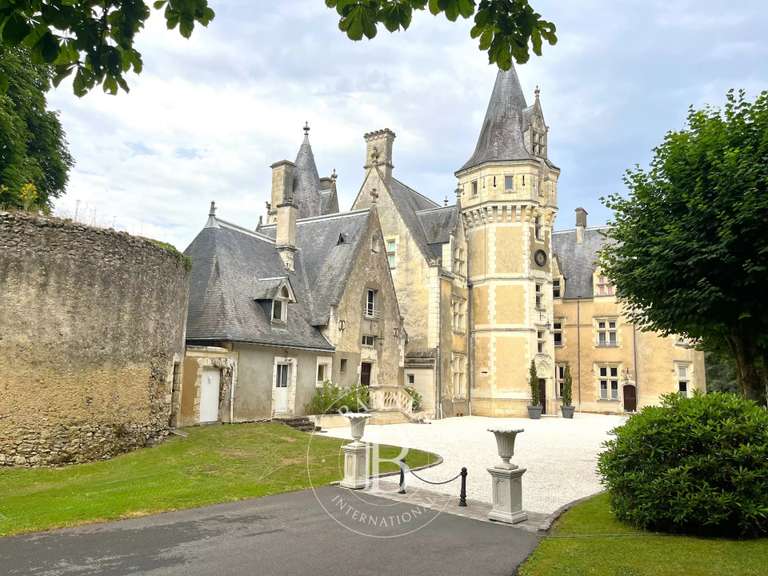 Château Chateau-du-Loir - 15 chambres - 680m²