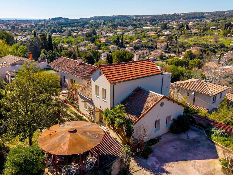 Maison Chateau-gombert - 6 chambres - 240m²
