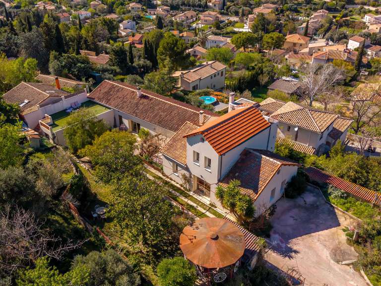 Maison Chateau-gombert - 6 chambres - 240m²