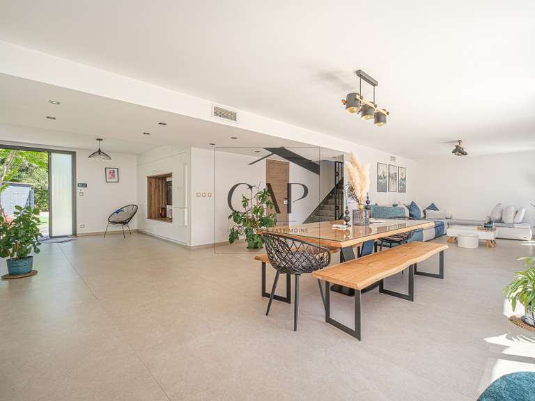 Maison Chateau-gombert - 5 chambres - 210m²