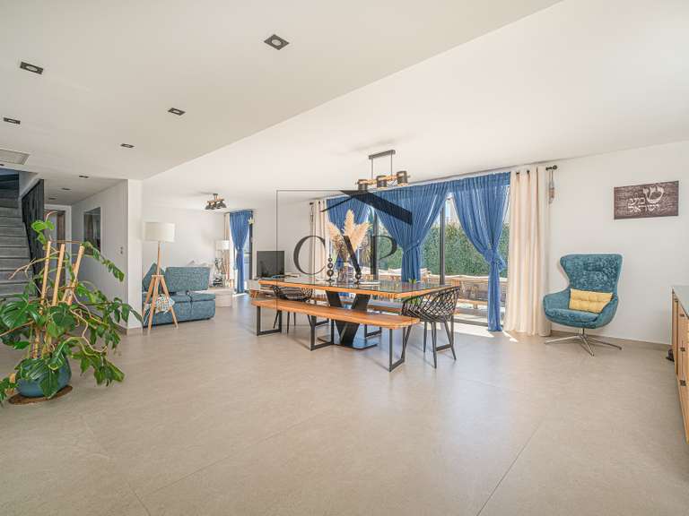 Maison Chateau-gombert - 5 chambres - 210m²