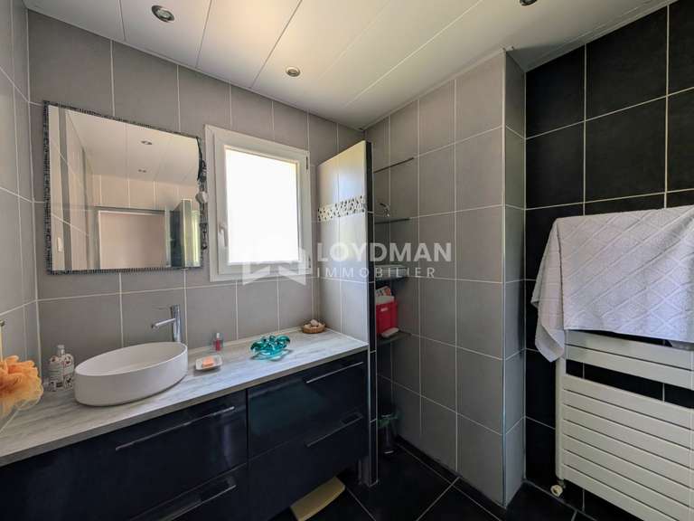 Villa Chateau-gombert - 4 chambres - 175m²