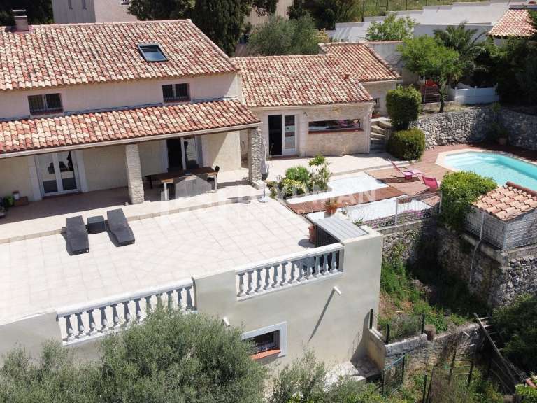 Villa Chateau-gombert - 4 chambres - 175m²
