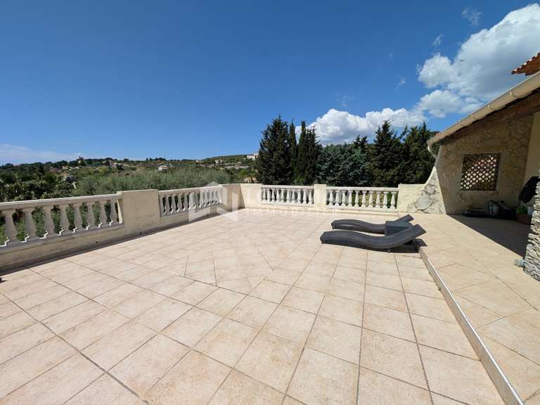 Villa Chateau-gombert - 4 chambres - 175m²