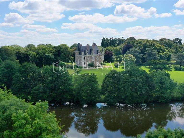 Château Château-Gontier - 7 chambres - 700m²