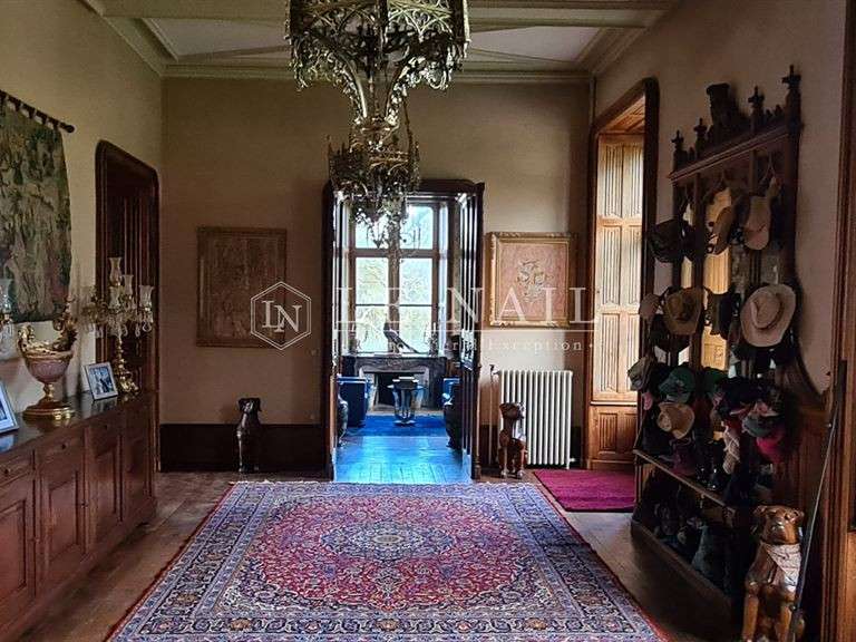 Château Château-Gontier - 7 chambres - 700m²