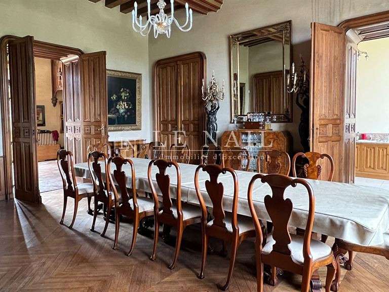 Château Château-Gontier - 7 chambres - 700m²